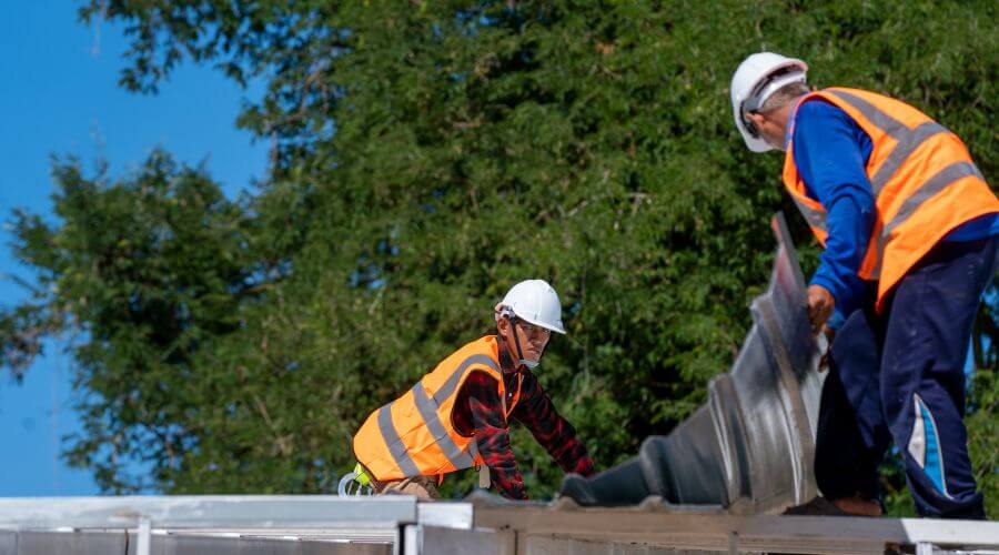 Professional gutter cleaning in Saint Nazianz, WI